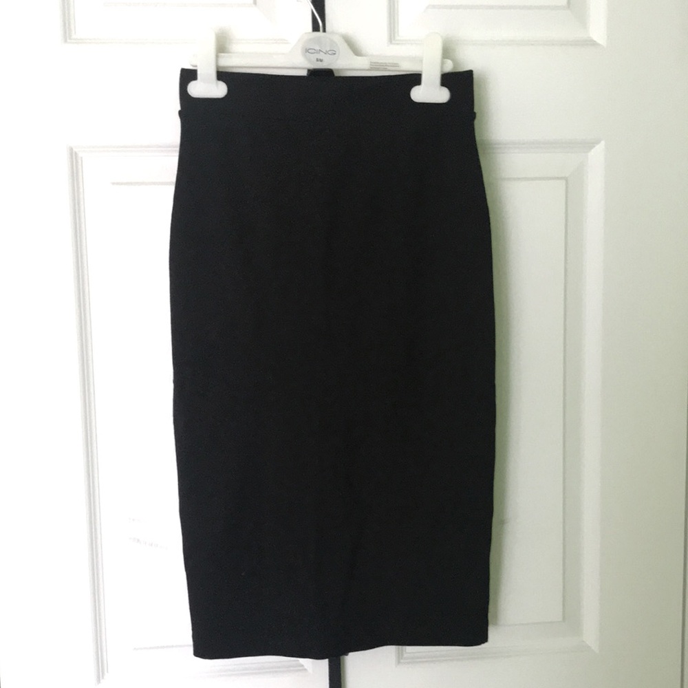 H&M Black pull-up pencil skirt